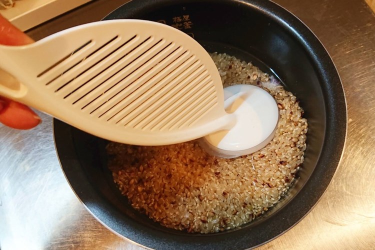 なるほど米とぎで米をとぐ様子